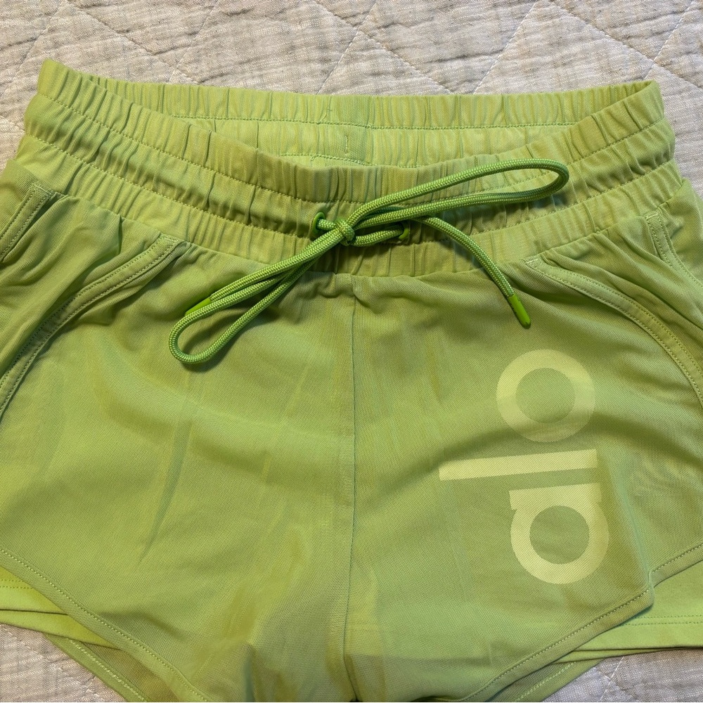 Alo Yoga Women's Green Mesh/Bike Shorts size XS